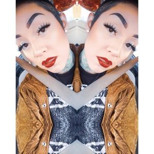 Meet your Posher, Elexa